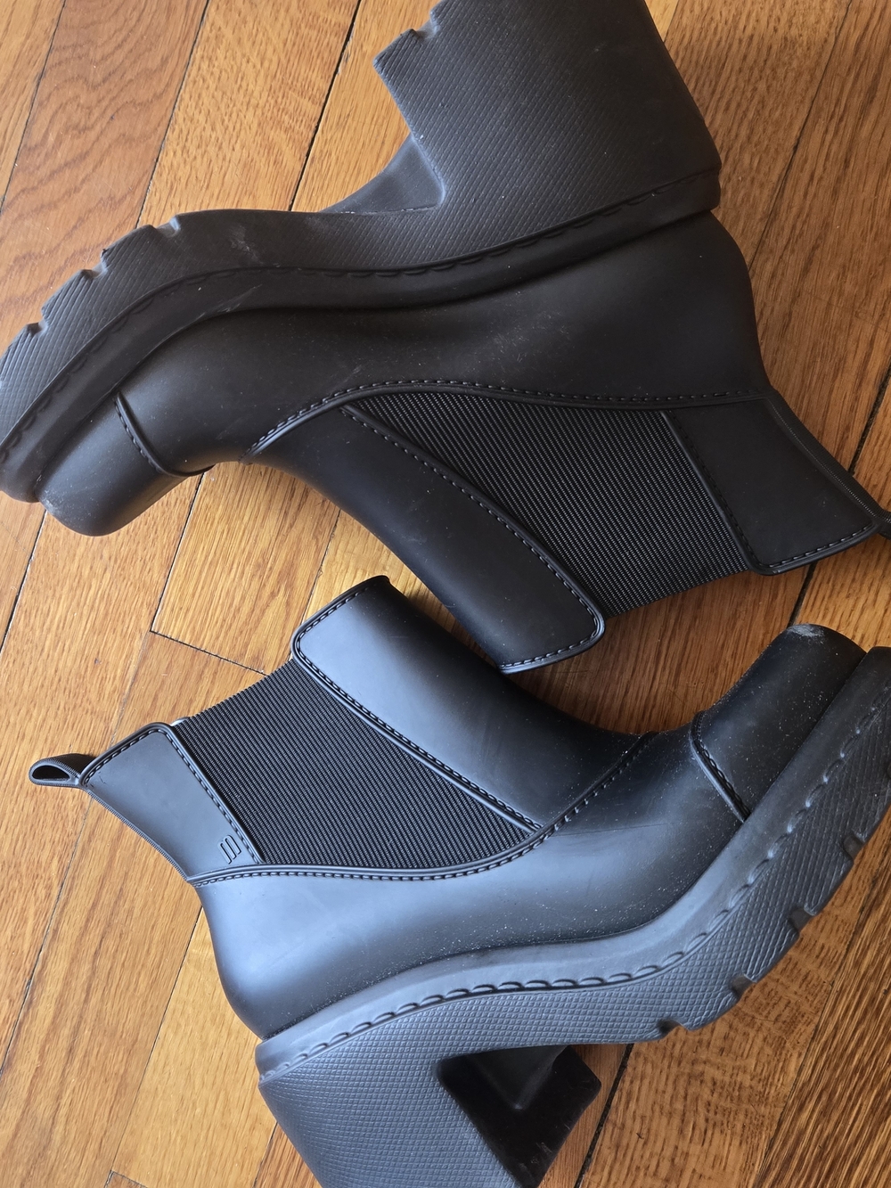 Melissa Black Chelsea Platform Boots